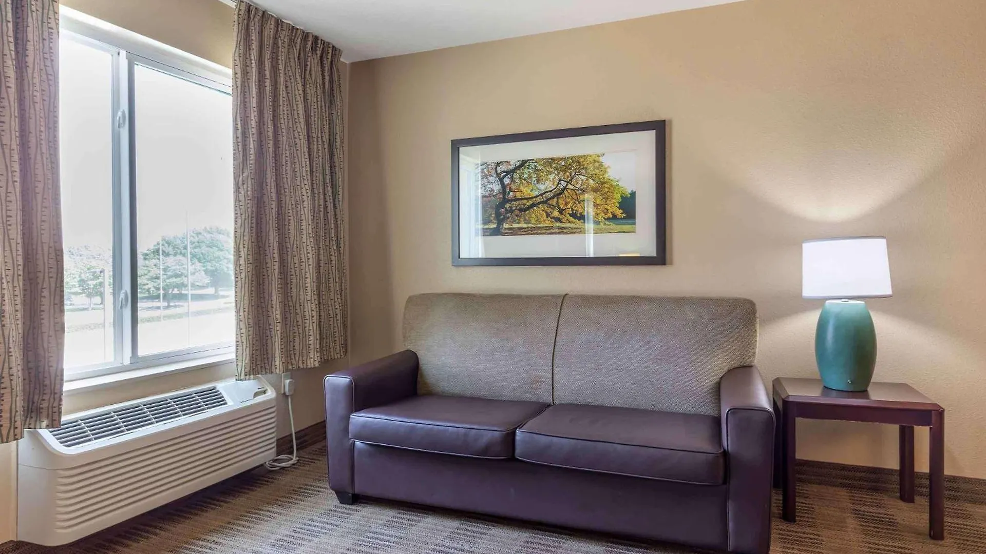 Extended Stay America Select Suites - Tampa - North Airport Hotel