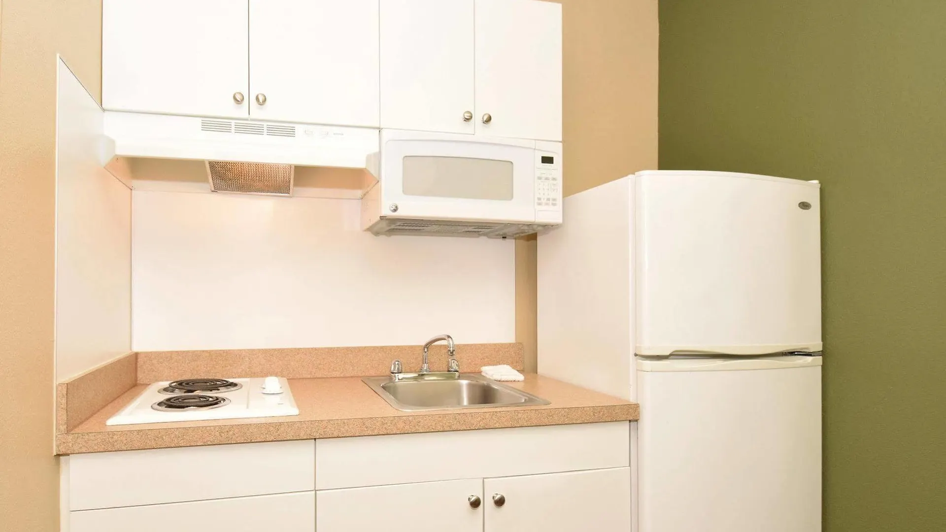Extended Stay America Select Suites - Tampa - North Airport Hotel